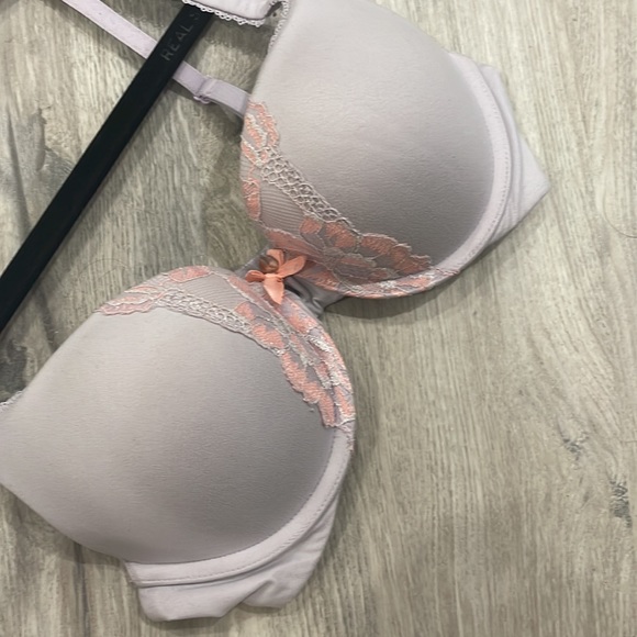 Victoria Secret Bra - Picture 2 of 5